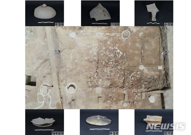올해 발견한 2019-2호 건물지 내부와 출토 유물들