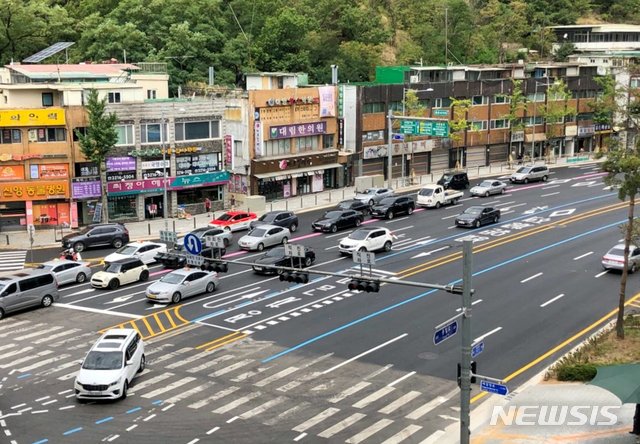 【서울=뉴시스】 서대문구 홍은사거리에서 외곽방향 유-턴 가능해졌다. 2019.07.16. (사진=서대문구 제공)