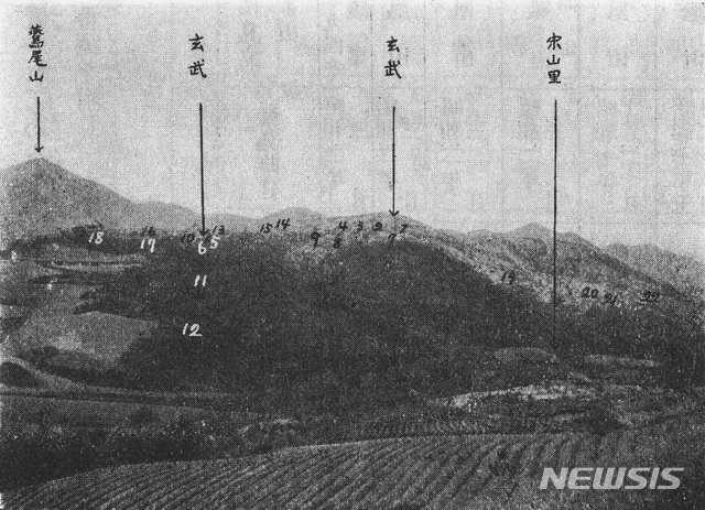 1933년 가루베가 일본 '고고학잡지(23-9호)'에 게재한 공주 송산리 고분군의 전경과 위치