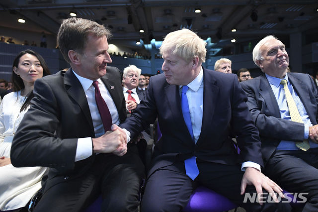 Jeremy Hunt, left, congratulates Boris Johnson after the announcement of the result in the ballot for the new Conservative party leader, in London, Tuesday, July 23, 2019. Brexit hardliner Boris Johnson won the contest to lead Britain&#039;s governing Conservative Party on Tuesday and will become the country&#039;s next prime minister, tasked with fulfilling his promise to lead the U.K. out of the European Union &quot;come what may.&quot; (Stefan Rousseau/Pool photo via AP)