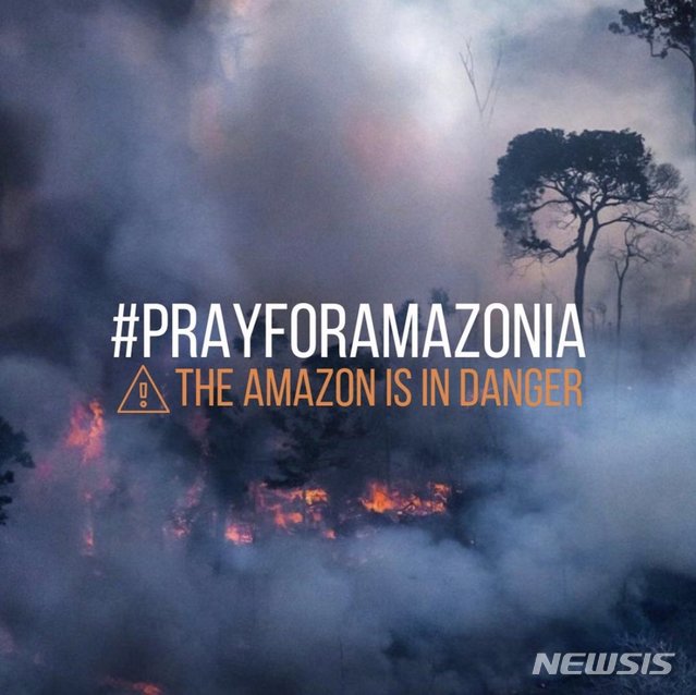 【서울=뉴시스】 지구의 허파로 불리는 아마존에서 대형 화재가 발생했다. 누리꾼들은 사회관계망서비스(SNS)에 해시태그 프레이포아마조니아(#PrayforAmazonia)를 달고 브라질 정부에 대한 비판과 함께 환경 파괴에 우려를 나타내고 있다. (사진=트위터 캡처) 2019.8.21.