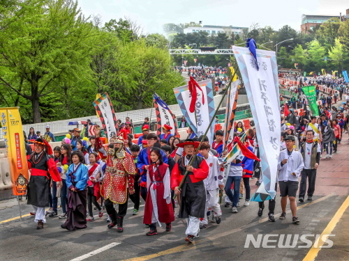 【서울=뉴시스】2016년 서울 관악구 강감찬 축제 거리퍼포먼스 모습. 2019.09.02. (사진=관악구 제공)