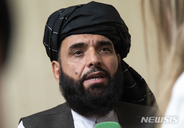 【모스크바=AP/뉴시스】지난해 5월 28일 탈레반 대변인 수하일 샤힌 탈레반 대변인이 모스크바에서 열린 기자회견에서 발언하고 있다. 2020.02.18