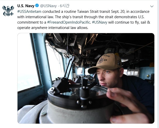 【서울=뉴시스】미중 무역 실무협상이 워싱턴에서 재개된 가운데 미국 군함이 또 다시 민감한 수역인 대만해협을 통과했다. 20일(현지시간) 대만 해협 통과 작전 확인한 미 해군 트위터 캡쳐사진. 