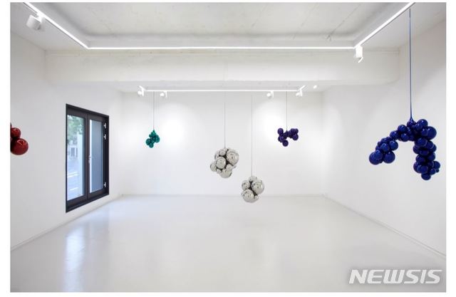 【서울=뉴시스】신한철 '증식' 개인전은 웅갤러리에서 19일까지 열린다.