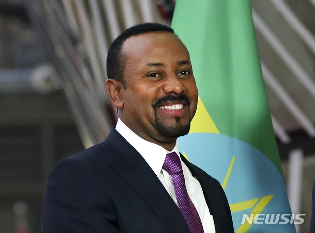 【브뤼셀=AP/뉴시스】에티오피아의 아비 아머드(43) 총리가 11일(현지시간) 2019년도 노벨평화상 수상자로 선정됐다. 사진은 그가 지난 1월 24일 벨기에 브뤼셀 유럽연합(EU) 본부를 방문한 모습. 2019.10.11.