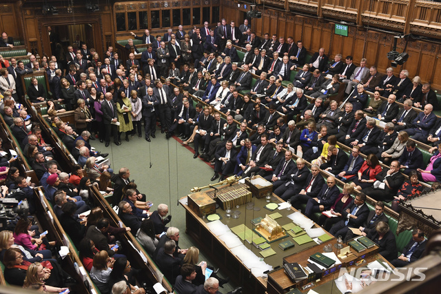 【런던=AP/뉴시스】영국 하원 의원들이 지난 19일 브렉시트(영국의 EU 탈퇴)에 대해 토론하고 있다. 2019.10.21.
