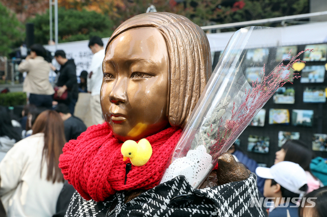 【서울=뉴시스】 서울 종로구 옛 일본대사관 앞 평화의 소녀상 (사진=뉴시스 DB)
