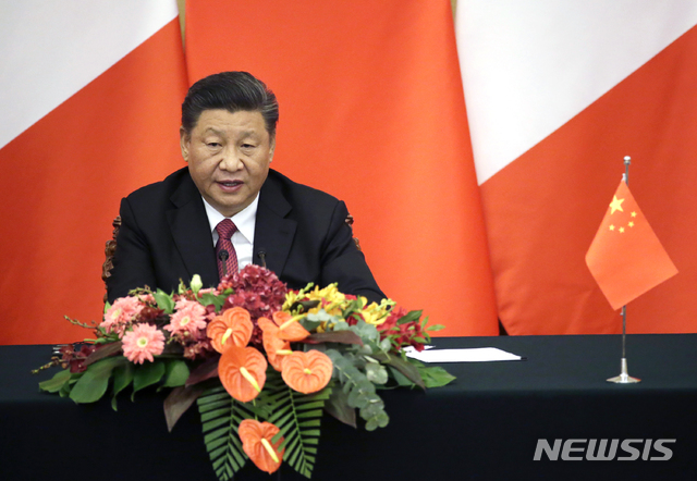 【베이징=AP/뉴시스】시진핑 중국 국가주석이 지난 6일 베이징 인민대회당에서 에마뉘엘 마크롱 프랑스 대통령과 공동 기자회견을 열고 연설하고 있다. 2019.11.06.