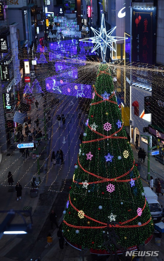 【부산=뉴시스】지난해 부산크리스마스트리문화축제.