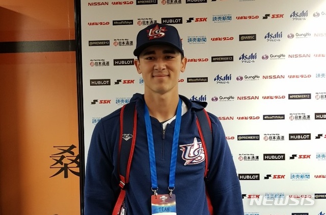 【도쿄=김주희 기자】 미국 야구대표팀 노아 송이 15일 일본 도쿄돔에서 열린 2019 WBSC 프리미어12 슈퍼라운드 대만과의 경기 후 인터뷰를 하고 있다. 