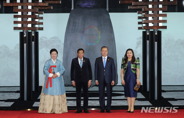 아세안 정상들, 5G 에밀레종·공연에 '엄지척'…첨단기술 요청