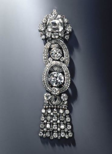 [서울=뉴시스] 지난 25일 독일 드레스덴 박물관에서 도난 당한 49캐럿짜리 다이아몬드가 박힌 장신구. 일명 '드레스덴 화이트'로 불린다. <사진출처: 위키피디아> 2019.11.29