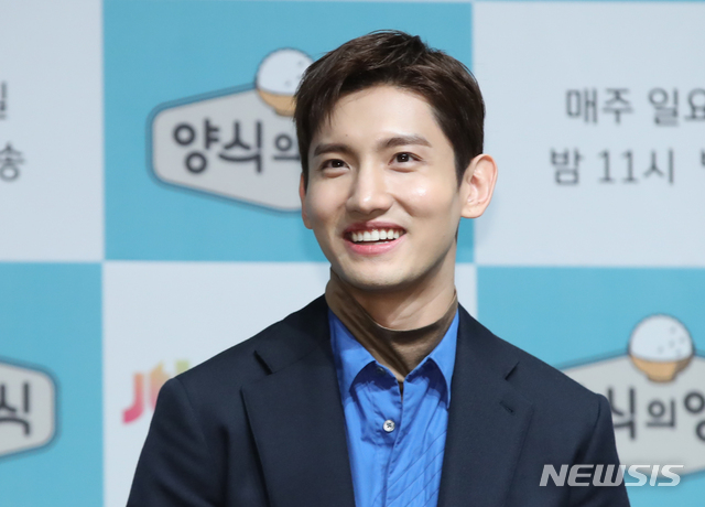 [서울=뉴시스]조수정 기자 = 동방신기 최강창민이 29일 오전 서울 상암동 JTBC에서 열린 JTBC와 히스토리채널 '양식의 양식' 제작발표회에서 웃음을 터트리고 있다. 양식의 양식은 매주 일요일 밤 11시 방송한다. 2019.11.29. chocrystal@newsis.com