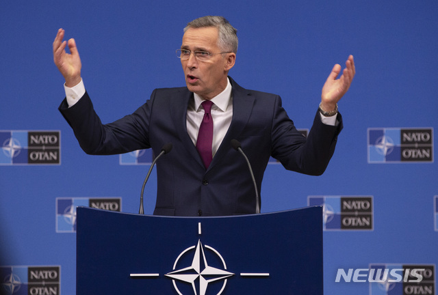 [브뤼셀=AP/뉴시스]옌스 스톨텐베르그 북대서양조약기구(NATO) 사무총장이 지난 11월29일 벨기에 브뤼셀에서 기자회견을 열고 발언하고 있다. 2019.12.03.