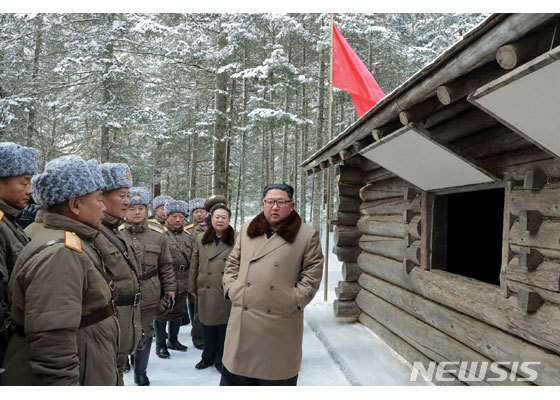 [서울=뉴시스] 북한은 4일 김정은 국무위원장이 백두산 지구 혁명 전적지들을 돌아봤다고 밝혔다. 2019.12.04. (사진=노동신문) photo@newsis.com 