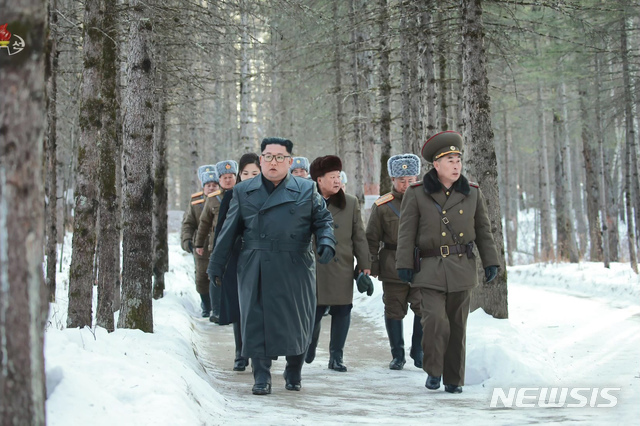 [서울=뉴시스]조선중앙TV는 김정은 국무위원장이 백두산지구 혁명전적지를 방문했다고 4일 보도했다. (사진=조선중앙TV 캡처) 2019.12.04.  photo@newsis.com