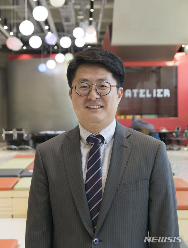 포스텍 김철홍 교수.