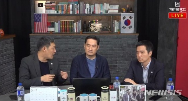 [서울=뉴시스] 유튜브 채널 '가로세로연구소' (사진= '가로세료연구소' 방송 캡처) 2019.12.20. photo.newsis.com  