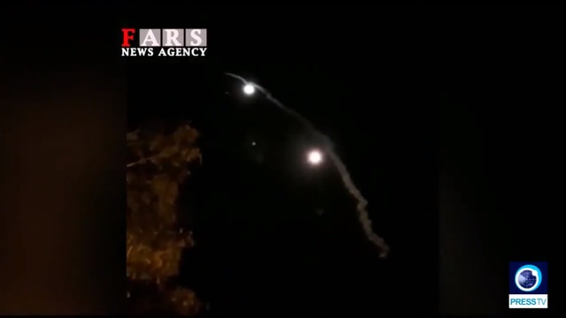 [서울=뉴시스] 이라크 군 당국은 8일(현지시간) "이란이 미국을 비롯한 연합군 기지를 목표로 총 22발의 미사일을 발사했다"고 밝혔다. 사진은 이란 국영 프레스티비(PressTV)를 캡처한 것으로 상공에 수 발의 미사일이 날아가는 모습을 확인할 수 있다. 2019.1.8.
