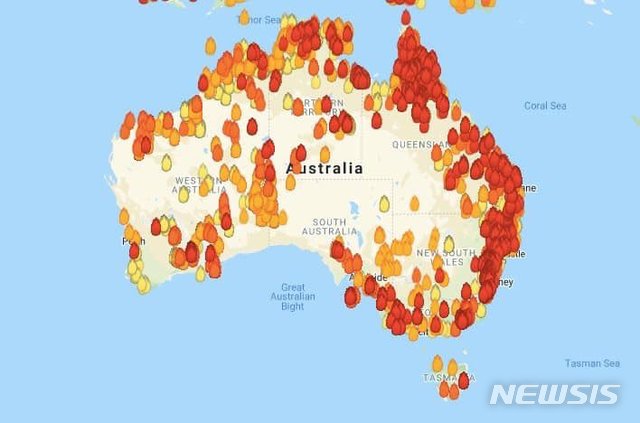 [서울=뉴시스] 호주 정부가 운영하는 웹사이트인 '마이파이어와치(MyFireWatch)'에서 공개된 이 사진은 화재 현장이 아닌 '열원(heat source)'을 표기한 것이다. 관계자는 "가스로 인한 열기, 정유공장, 혹은 반사성이 높은 대형 산단의 지붕 등도 여기에 표시됐다"고 설명했다. (사진=마이파이어와치 캡처) 2020.1.9.