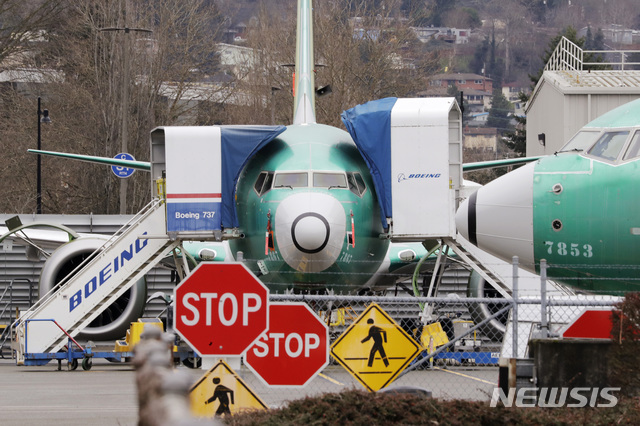 [렌턴=AP/뉴시스] 지난해 12월16일(현지시간) 워싱턴주 렌턴에 있는 보잉 조립 시설에 보잉 737맥스8기가 서 있는 모습. 2020.01.15.