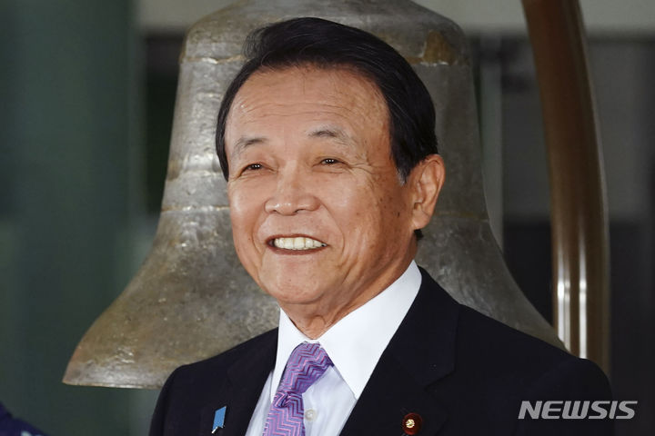 [도쿄=AP/뉴시스]2020년 1월6일 아소 다로(麻生太郞) 일본 자민당 부총재(당시 외무장관)의 모습. 아소 부총재가 지난해 12월 안보관련 3문서 개정을 둘러싸고 공명당 간부들에 대해 “가장 움직이지 않았다, 암적 존재였다”고 지난 24일 발언한 것이 26일 뒤늦게 보도돼 자민-공명 집권 연정 내에 파문이 일면서 연정 내 새로운 불씨가 될 것이란 우려가 커지고 있다고 지지(時事)통신이 보도했다. 2023.09.26. 