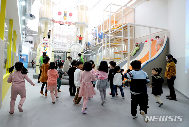 [서울=뉴시스] 서울 강남구에 개관한 ‘미미위 클린 놀이터’의 모습. (사진=서울 강남구 제공) 2020.01.20. photo@newsis.com