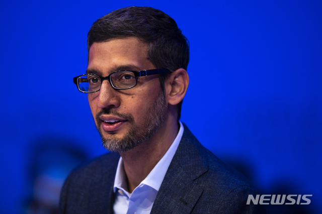 [다보스=AP/뉴시스] 순다르 피차이 구글 최고경영자(CEO)가 지난해 1월22일(현지시간) 스위스 다보스에서 열린 세계경제포럼(WEF)에 참석한 모습. 2021.03.24.