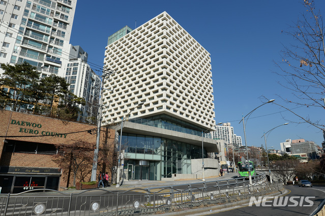 [서울=뉴시스]서울 동작구의 김영삼 구립도서관의 전경. 2020.02.04. (사진=서울 동작구 제공). photo@newsis.com 