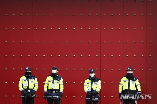 지하철에서 "우한에서 왔다, 폐렴" 외친 20대 구속영장 기각