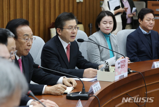 [서울=뉴시스] 고승민 기자 = 황교안 자유한국당 대표가 5일 서울 여의도 국회에서 열린 당 주요당직자 회의에서 발언하고 있다. 2020.02.05.kkssmm99@newsis.com