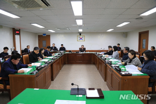 경남 통영시의회가 17일고용 위기지역 지정 연장을 논의하고 있다. 