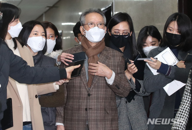 [서울=뉴시스] 김진아 기자 = 김형오 미래통합당 공천관리위원장이 1일 오후 국회에서 열린 미래통합당 공천관리위원회 비공개 면접 회의에 참석하고 있다. 2020.03.01. bluesoda@newsis.com