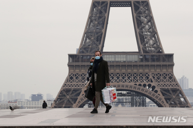 [파리=AP/뉴시스]지난 3월 17일(현지시간) 이동제한령이 내려진 프랑스 수도 파리 모습. 2020.3.18.