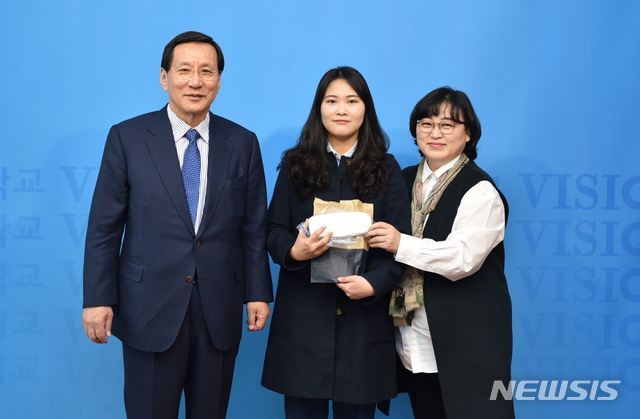 "외국인 유학생 위해" 전주비전대 졸업생, 마스크 50장