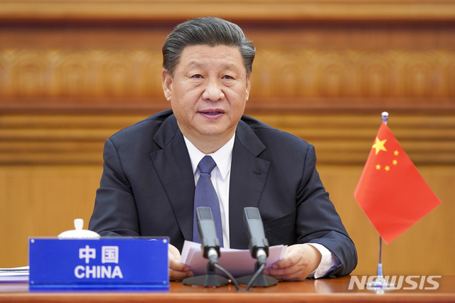 [베이징=AP/뉴시스]시진핑 중국 국가 주석이 26일 베이징에서 신종 코로나바이러스 감염증(코로나19) 위기 극복 방안을 모색하기 위해 열린 주요 20개국(G20) 특별 화상 정상회의에 참석하고 있다. 2020.03.27.