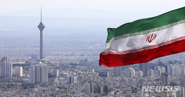 [테헤란=AP/뉴시스] 3월31일 이란 수도와 국기 2020. 4. 1. 
