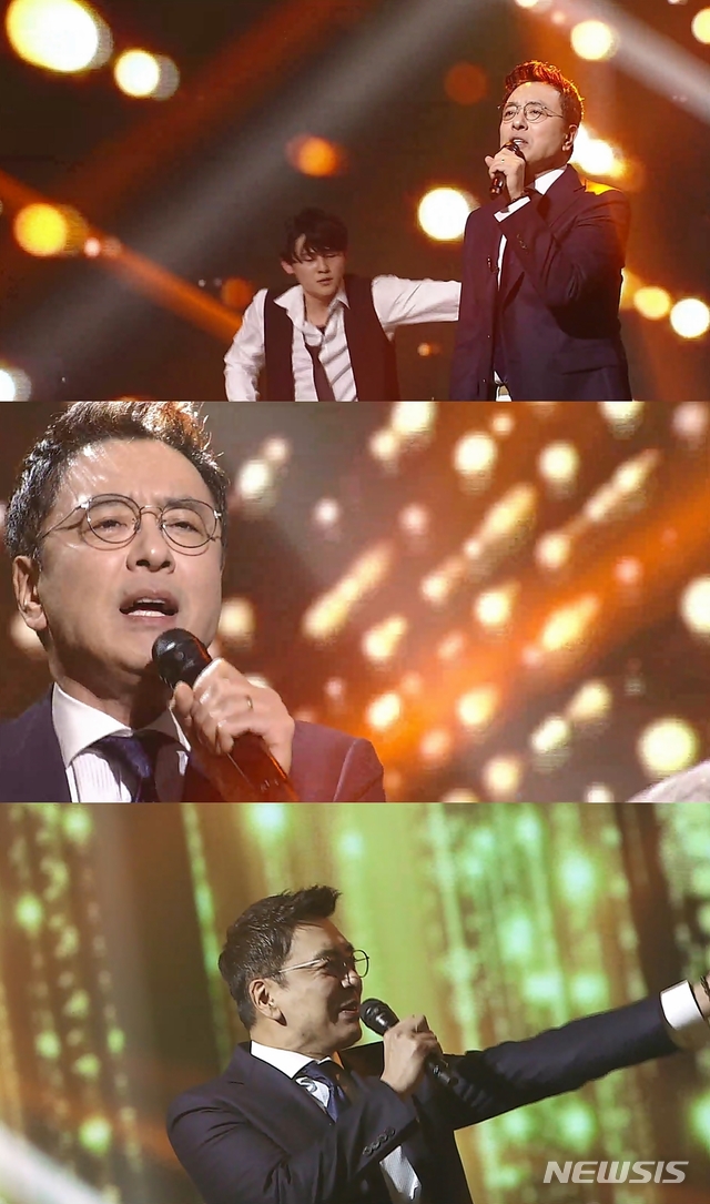 [서울=뉴시스] MBN 예능 프로그램 '여왕의 전쟁:라스트 싱어'에서 노래하는 MC 김승우 (사진=MBN '라스트싱어' 제공) 2020.04.02. photo@newsis.com
