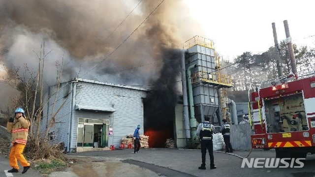 폐기물처리공장 불 (사진=칠곡소방서 제공)