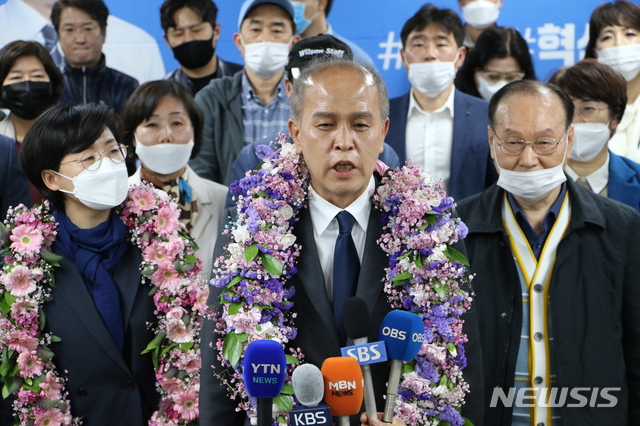 당선 소감 밝히는 경기 고양정 이용우 당선인.(사진=이용우 캠프 제공)