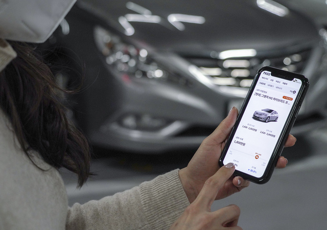 [서울=뉴시스]SK텔레콤은 자사 고객들이 본인인증 앱 ‘패스(PASS)’를 통해 중고차 시세조회 및 매매까지 할 수 있는 ‘패스 자동차’ 서비스를 새롭게 선보인다고 28일 밝혔다. (사진=SK텔레콤 제공) 2020.04.28