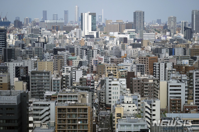 [도쿄=AP/뉴시스]지난 2020년 5월1일 일본 수도 도쿄의 빌딩숲 모습. 2022.08.12.