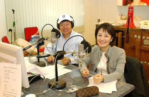 [서울=뉴시스] (사진 오른쪽)김혜영과 (왼쪽) 강석. (사진=MBC 제공) 2020.05.06. photo@newsis.com