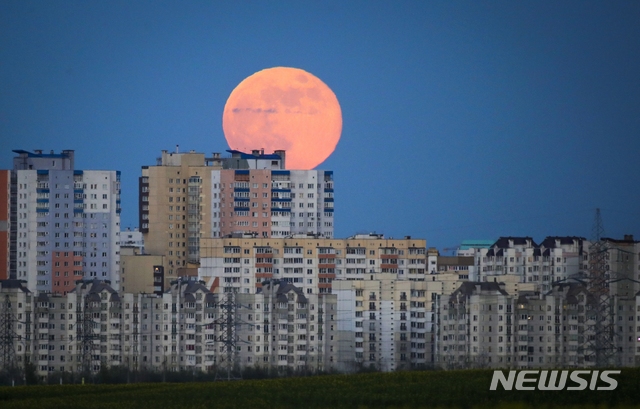 기장군, 아파트 고령 경비원 지원사업 확대