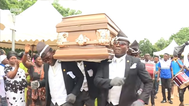 코로나19 시대, '관짝 소년단' 인기…"방역 규칙 잘 지키자" :: 공감언론 뉴시스통신사 ::