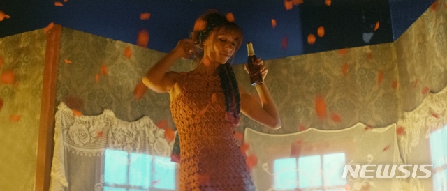 [서울=뉴시스]영화 '카페 벨에포크'에서 '마르고'를 연기한 도리아 틸리어(사진=이수C&E 제공)2020.05.15 photo@newsis.com 