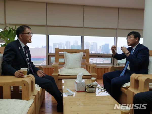 변광용 거제시장, 박종호 산림청장 만나 국립난대수목원 조기 착공 요청. (사진=거제시 제공)