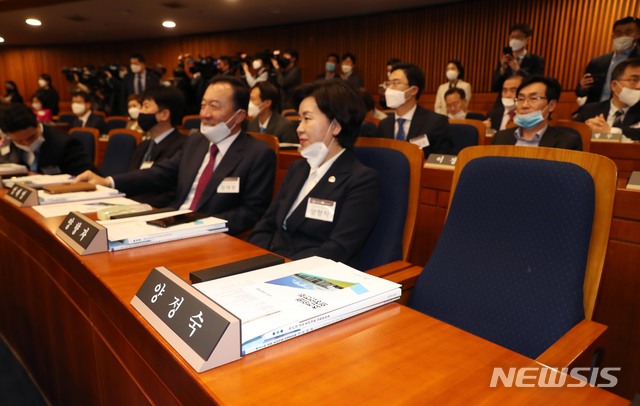 [서울=뉴시스] 고승민 기자 = 20일 서울 여의도 국회 헌정기념관에서 열린 21대 초선 국회의원 의정연찬회에서 양정숙 당선인 자리가 비어있다. 2020.05.20.kkssmm99@newsis.com