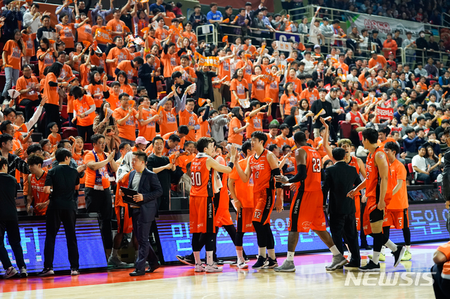 [서울=뉴시스]프로농구 인천 전자랜드 (사진 = KBL 제공)